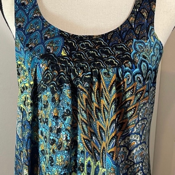 Peacock print sleeveless blouse vibrant colors - Picture 3 of 7